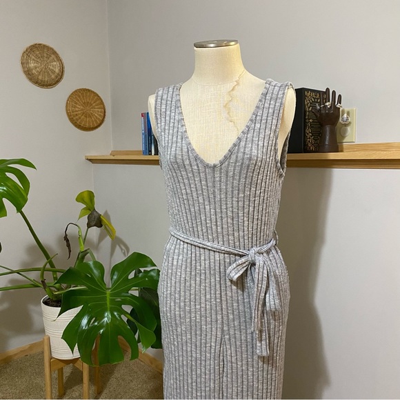 Billabong Dresses & Skirts - Billabong grey ribbed midi dress v neck tie waist size large woman’s